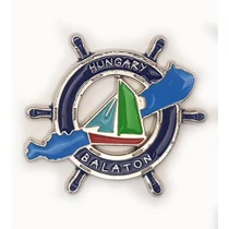 Fém mágnes kártyán ( Kormánykerék, színes vitorlás, Balaton sziluett )