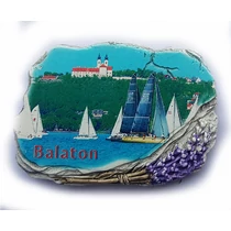 Hűtőmágnes nagy poliszton ( Kőtábla, Balaton, vitorlásverseny, Apátság, levendulacsokor )