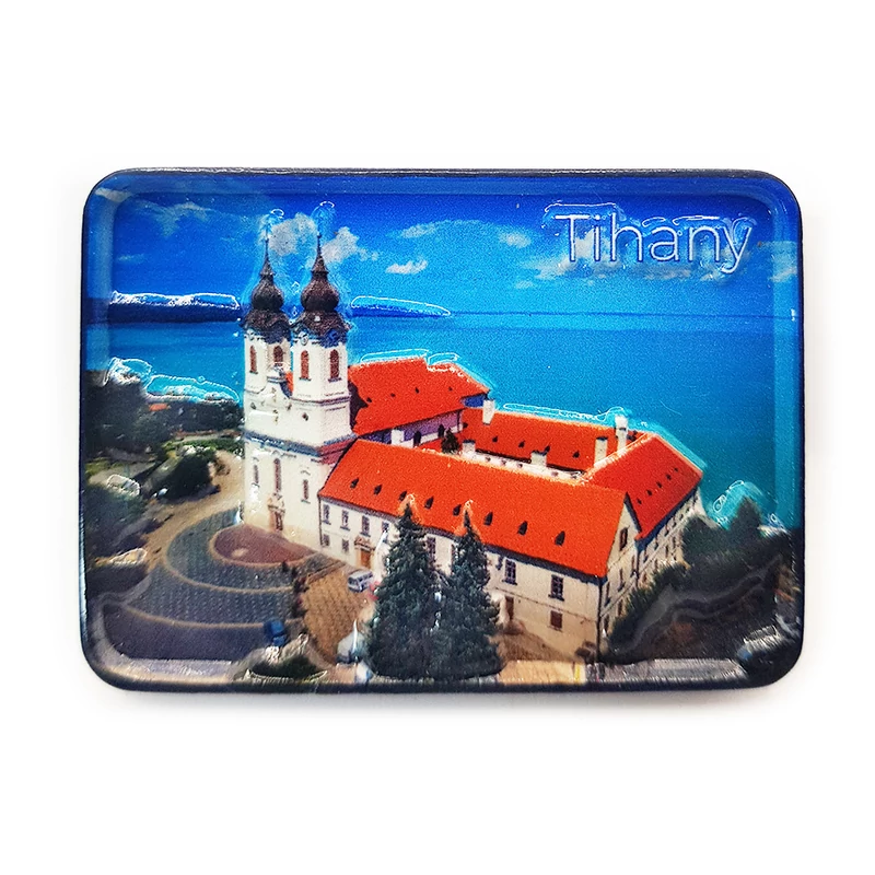 Hűtőmágnes nagy poliszton ( Tihany, apátság, háttérben Balaton, Tihany felirat )