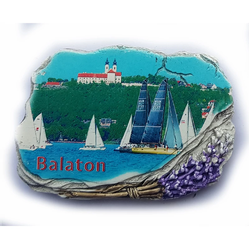 Hűtőmágnes nagy poliszton ( Kőtábla, Balaton, vitorlásverseny, Apátság, levendulacsokor )